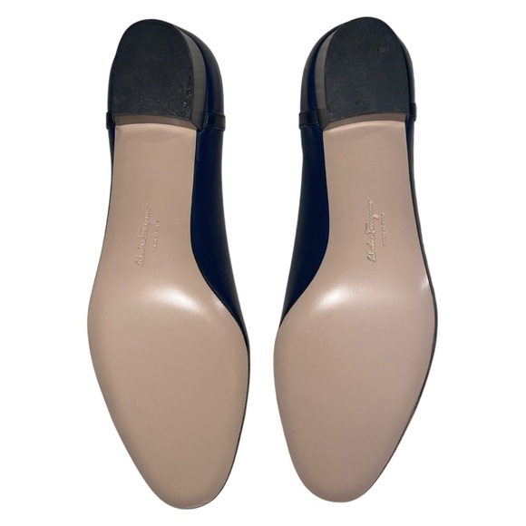SALVATORE FERRAGAMO Vara Pump Low Heel Calfskin and Leather Women Size 9.5C New - Picture 4 of 16
